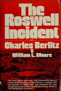 Portada del libro "The Roswell Incident" de Charles Berlitz y William L. Moore.