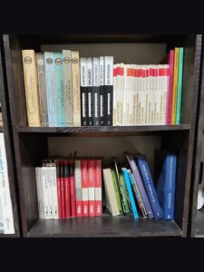 Libros de las colecciones: "Otros mundos", el "Archivo de Íker", "Espacio y Tiempo", entre otros...