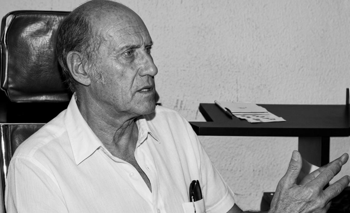 Salvador Freixedo siendo entrevistado por el equipo de la revista Oculto. Salvador Freixedo siendo entrevistado por el equipo de la revista Oculto.
